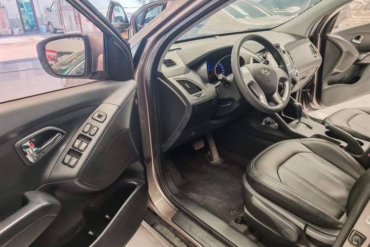 Used Hyundai ix35 2015 2.0L Automatic 2WD Comfort Edition China IV Standard Interior 2