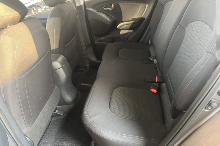 Used Hyundai ix35 2015 2.0L Automatic 2WD Comfort Edition China V Standard Interior 3