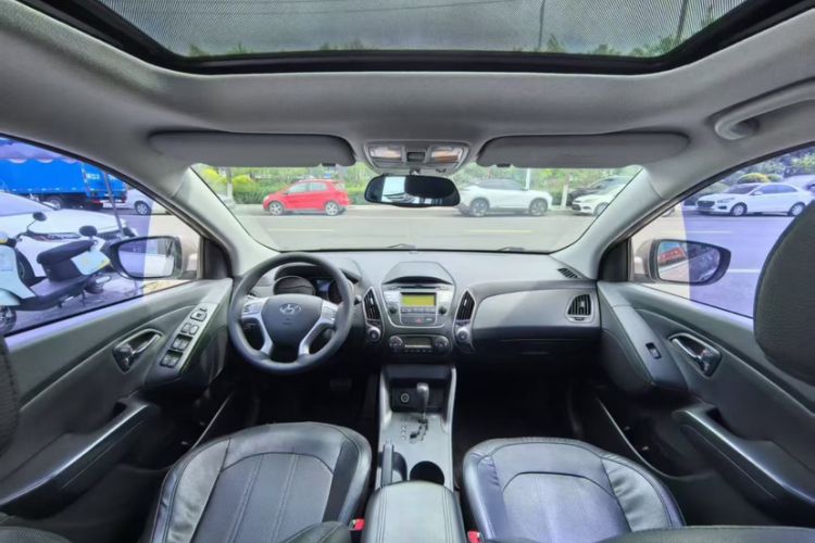 Used Hyundai ix35 2015 2.0L Automatic 2WD Smart Version China V Standard Interior 3