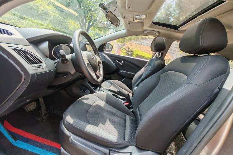 Used Hyundai ix35 2015 2.0L Automatic 2WD Comfort Edition China IV Standard Interior 3