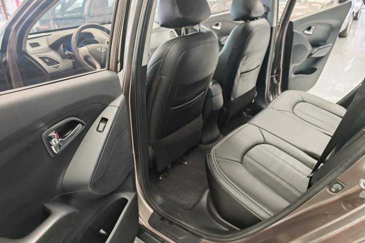 Used Hyundai ix35 2015 2.0L Automatic 2WD Comfort Edition China IV Standard Interior 3