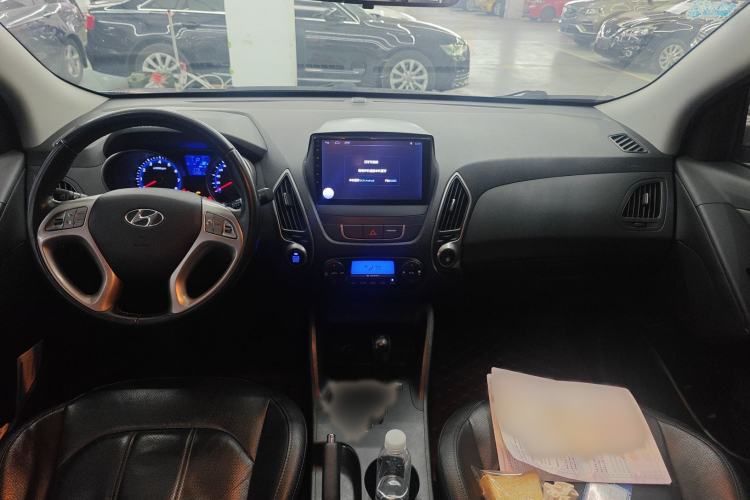 Used Hyundai ix35 2015 2.0L Automatic 2WD Smart Type China IV Interior 3