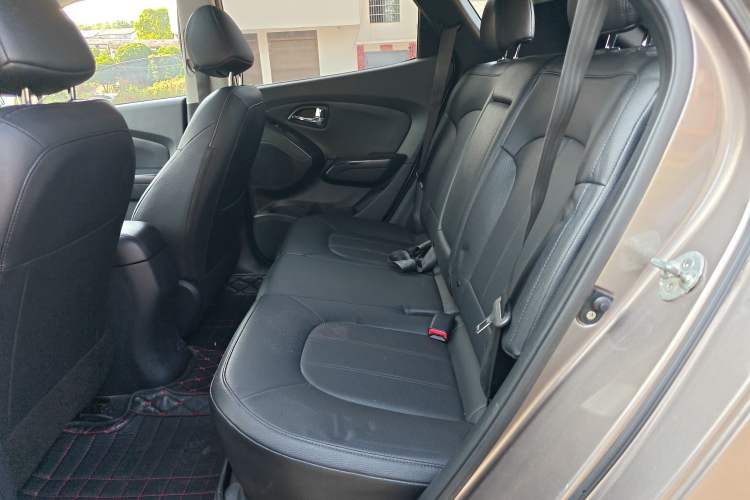 Used Hyundai ix35 2015 2.0L Automatic 2WD Smart Type China IV Interior 4