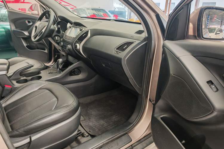 Used Hyundai ix35 2015 2.0L Automatic 2WD Comfort Edition China IV Standard Interior 6