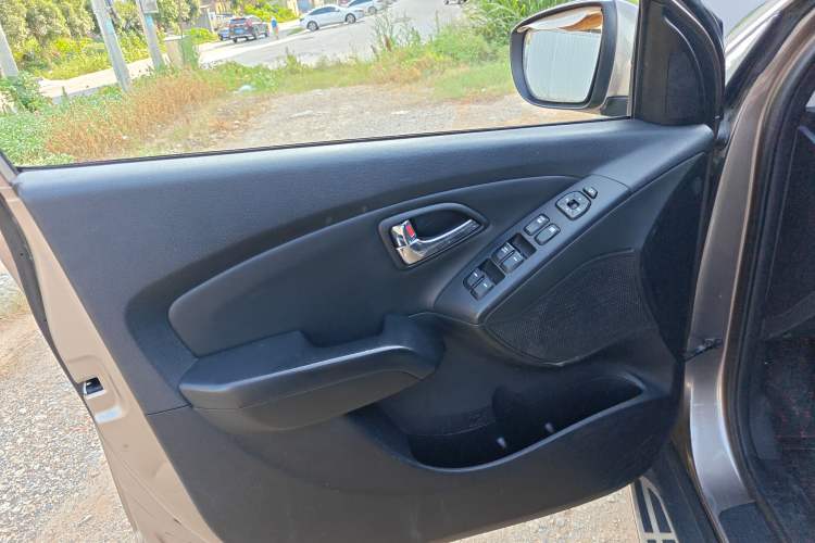 Used Hyundai ix35 2015 2.0L Automatic 2WD Smart Type China IV Interior 7