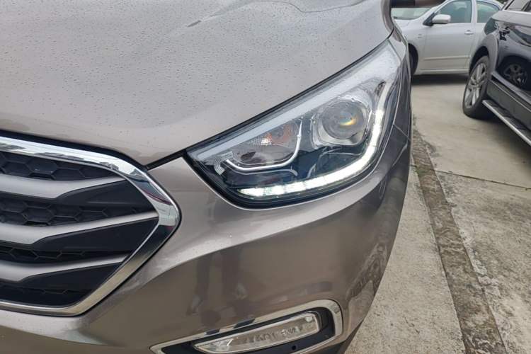 Used Hyundai ix35 2015 2.0L Automatic 2WD Smart Type China IV Left Front Headlight