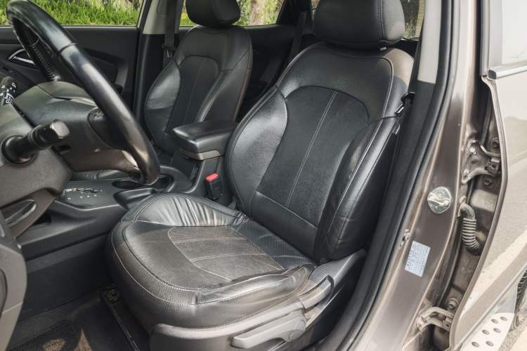 Used Hyundai ix35 2015 2.0L Automatic 2WD Smart Type China IV Left Front Seat