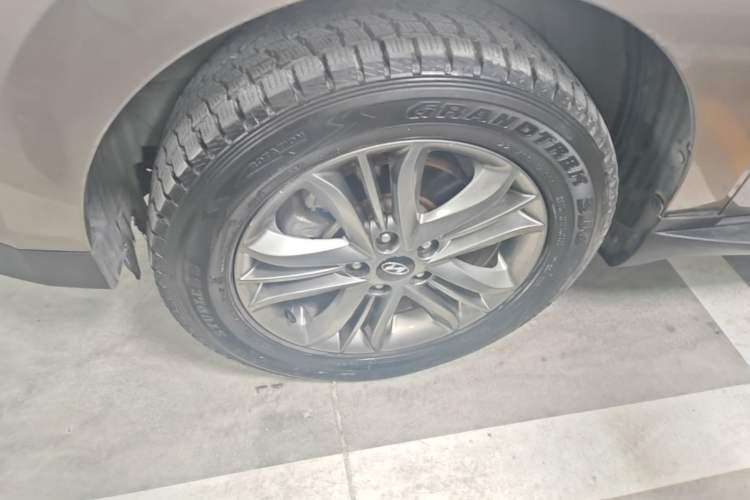 Used Hyundai ix35 2015 2.0L Automatic 2WD Smart Type China IV Left Front Wheel Hub