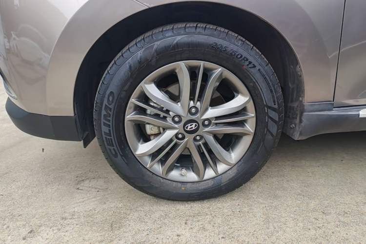 Used Hyundai ix35 2015 2.0L Automatic 2WD Smart Type China IV Left Front Wheel Hub