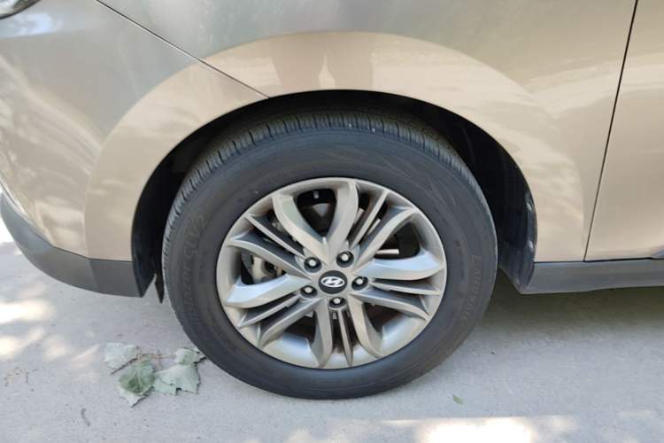 Used Hyundai ix35 2015 2.0L Automatic 2WD Smart Type China IV Left Front Wheel Hub