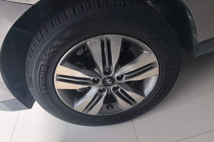 Used Hyundai ix35 2015 2.0L Automatic 4x4 Smart Version China V Standard Left Front Wheel Hub