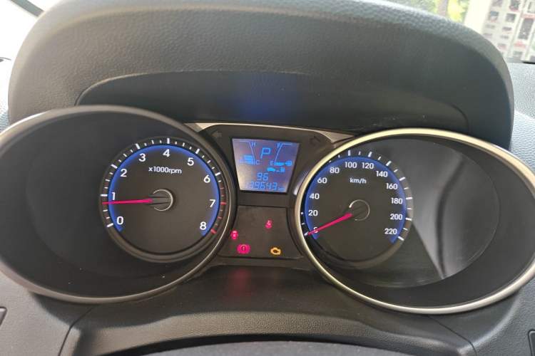 Used Hyundai ix35 2015 2.0L Automatic 2WD Smart Version China V Standard Odometer Close Up