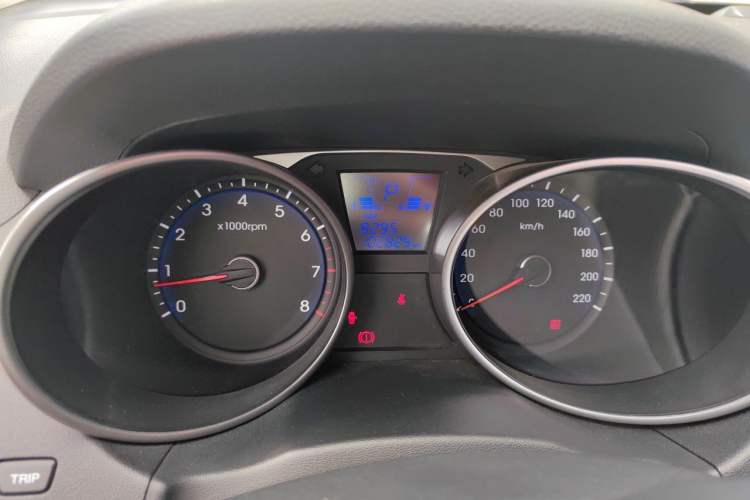 Used Hyundai ix35 2015 2.0L Automatic 2WD Smart Type China IV Odometer Close Up
