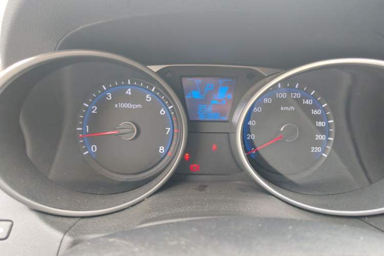 Used Hyundai ix35 2015 2.0L Automatic 2WD Smart Version China V Standard Odometer Close Up