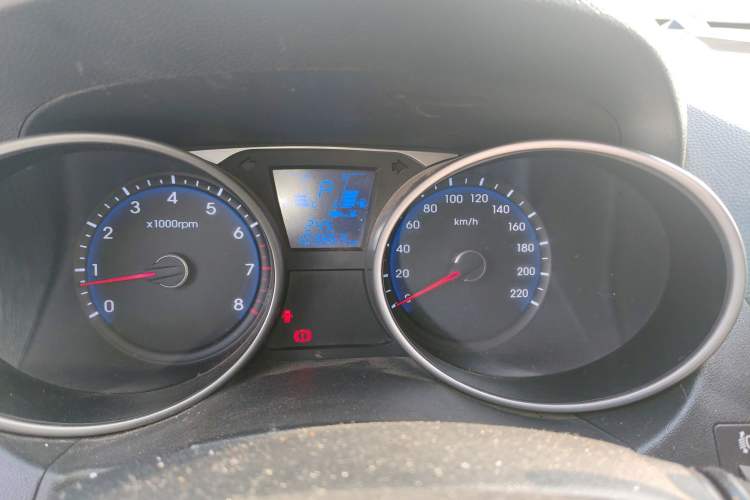 Used Hyundai ix35 2015 2.0L Automatic 2WD Smart Version China V Standard Odometer Close Up