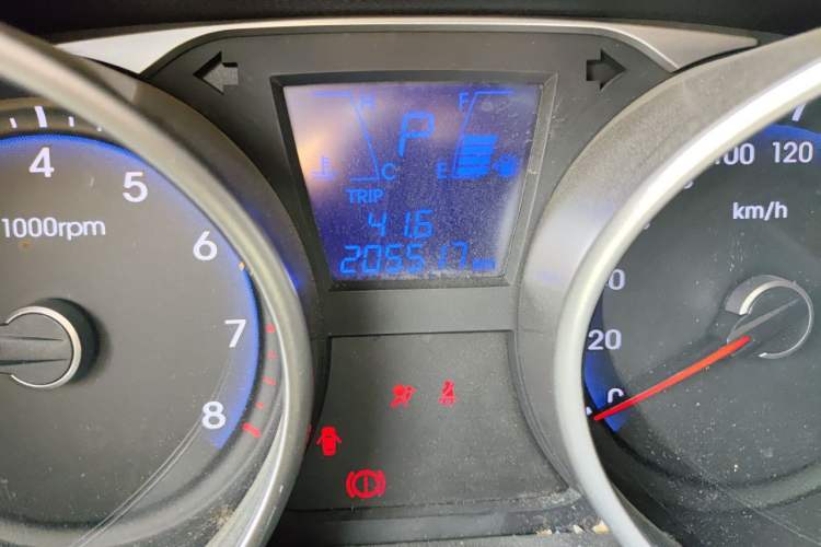 Used Hyundai ix35 2015 2.0L Automatic 2WD Smart Type China IV Odometer Close Up