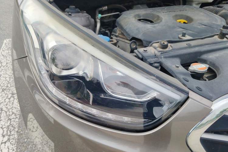 Used Hyundai ix35 2015 2.0L Automatic 2WD Smart Version China V Standard Right Front Headlight