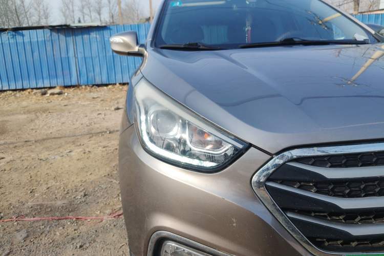 Used Hyundai ix35 2015 2.0L Automatic 2WD Smart Version China V Standard Right Front Headlight