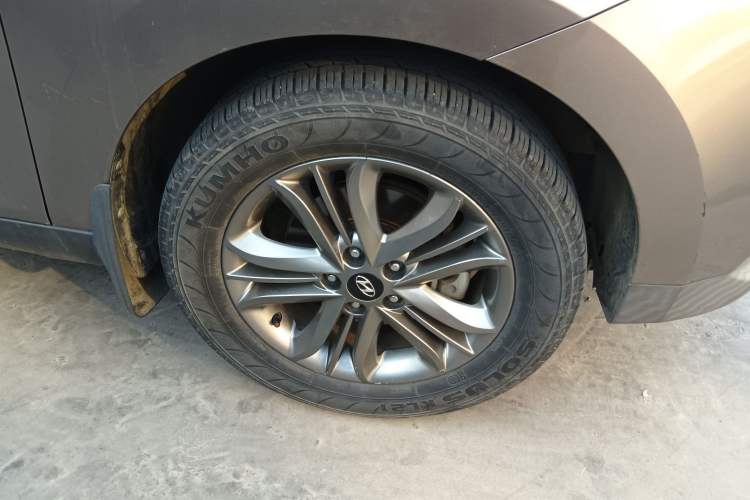 Used Hyundai ix35 2015 2.0L Automatic 2WD Smart Type China IV Right Front Wheel Hub