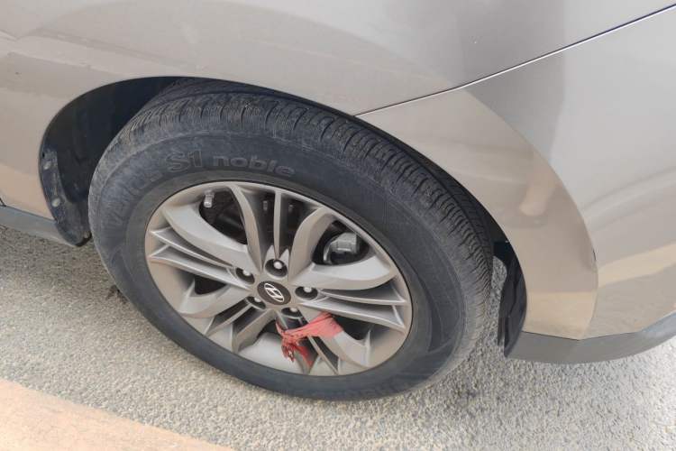 Used Hyundai ix35 2015 2.0L Automatic 2WD Smart Type China IV Right Front Wheel Hub