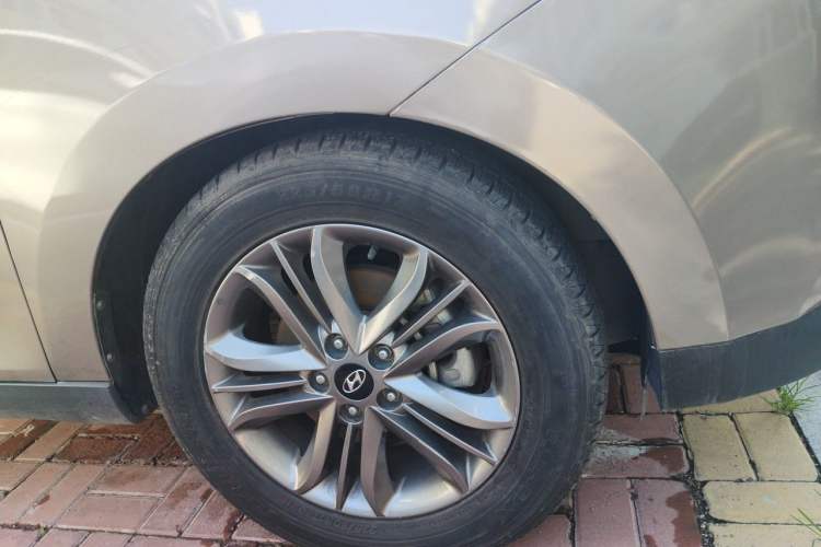 Used Hyundai ix35 2015 2.0L Automatic 2WD Smart Type China IV Right Front Wheel Hub