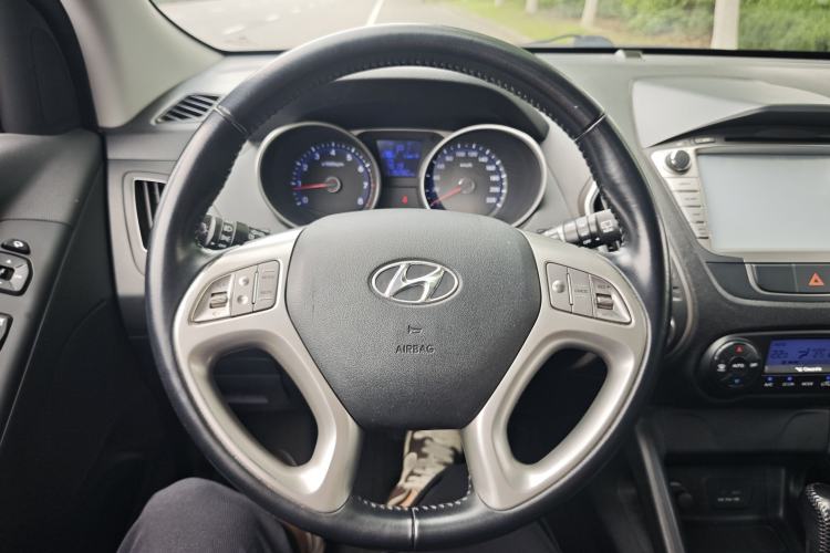 Used Hyundai ix35 2015 2.0L Automatic 2WD Smart Type China IV Steering Wheel