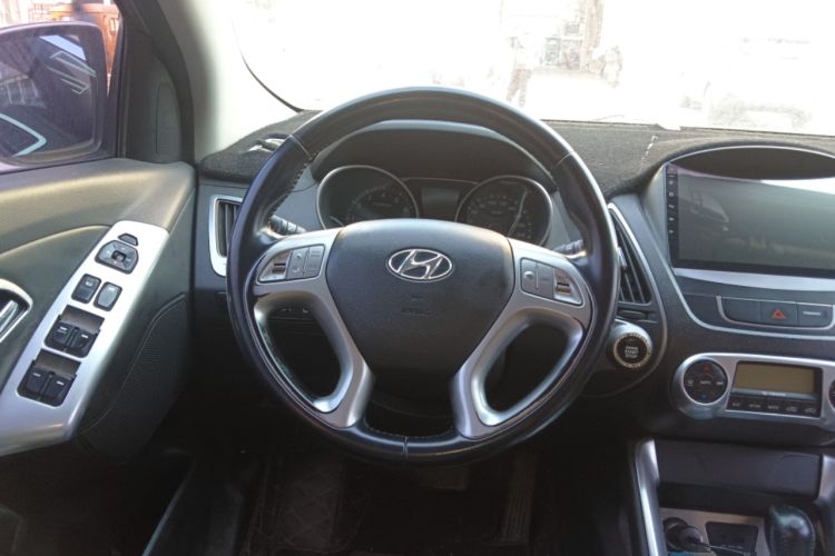 Used Hyundai ix35 2015 2.0L Automatic 2WD Smart Type China IV Steering Wheel
