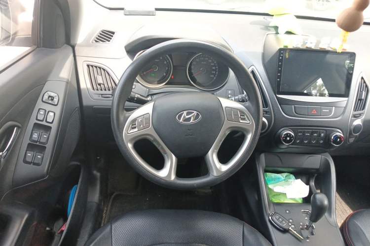 Used Hyundai ix35 2015 2.0L Automatic 2WD Comfort Edition China V Standard Steering Wheel