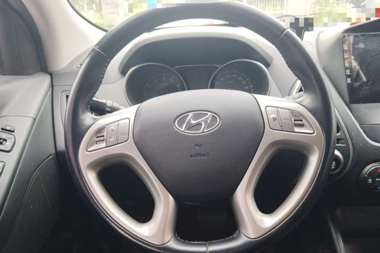 Used Hyundai ix35 2015 2.0L Automatic 2WD Smart Version China V Standard Steering Wheel