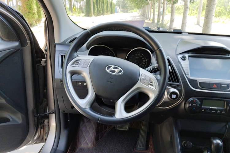 Used Hyundai ix35 2015 2.0L Automatic 2WD Smart Type China IV Steering Wheel