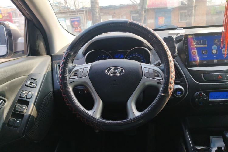 Used Hyundai ix35 2015 2.0L Automatic 2WD Smart Version China V Standard Steering Wheel