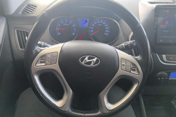 Used Hyundai ix35 2015 2.0L Automatic 4x4 Smart Version China V Standard Steering Wheel