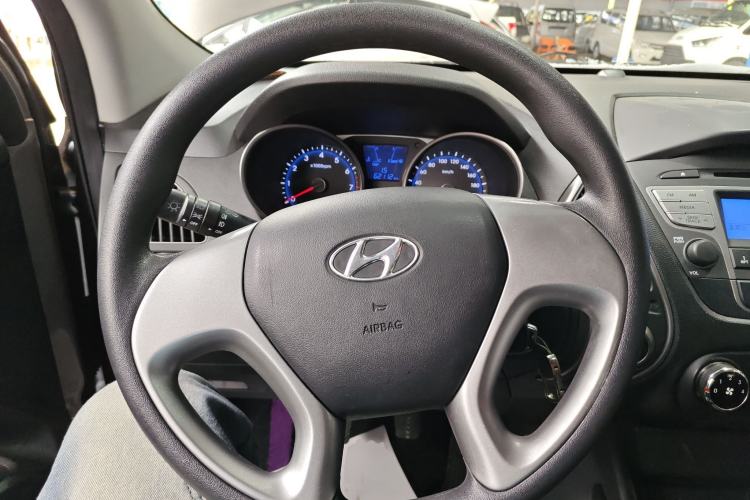 Used Hyundai ix35 2015 2.0L Manual Two-Wheel Drive Comfort Version China IV Standard Steering Wheel