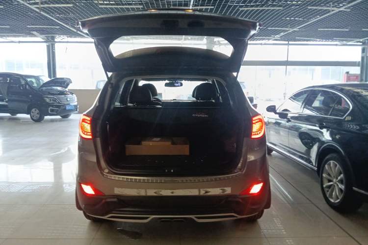 Used Hyundai ix35 2015 2.0L Automatic 2WD Smart Type China IV Trunk