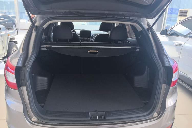 Used Hyundai ix35 2015 2.0L Automatic 4x4 Smart Version China V Standard Trunk