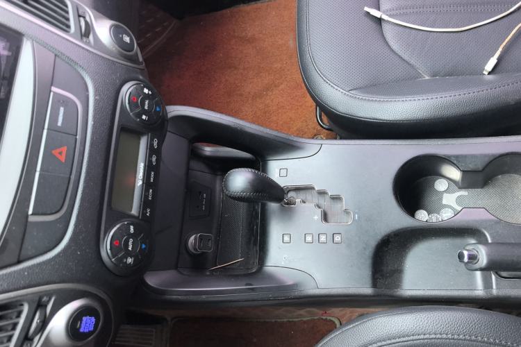 Used Hyundai ix35 2015 2.0L Automatic 2WD Smart Version China V Standard Audio And AC Panel