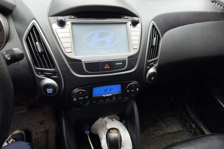 Used Hyundai ix35 2015 2.0L Automatic 2WD Smart Type China IV Audio And AC Panel