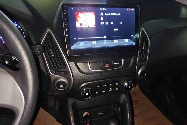 Used Hyundai ix35 2015 2.0L Automatic 2WD Comfort Edition China IV Standard Audio And AC Panel
