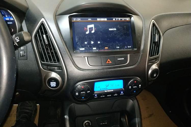 Used Hyundai ix35 2015 2.0L Automatic 2WD Smart Type China IV Audio And AC Panel