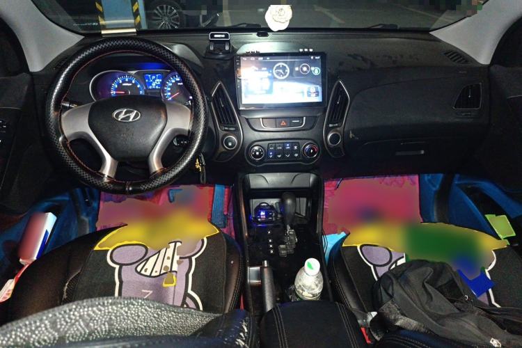 Used Hyundai ix35 2015 2.0L Automatic 2WD Comfort Edition China IV Standard Center Console