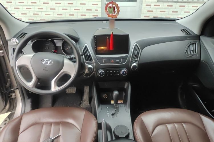 Used Hyundai ix35 2015 2.0L Automatic 2WD Comfort Edition China V Standard Center Console