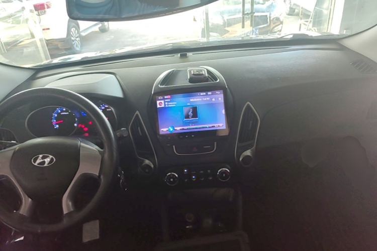 Used Hyundai ix35 2015 2.0L Automatic 2WD Comfort Edition China V Standard Center Console