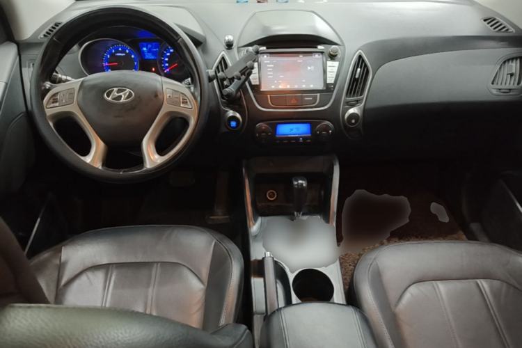 Used Hyundai ix35 2015 2.0L Automatic 2WD Smart Version China V Standard Center Console