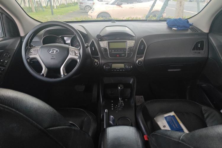 Used Hyundai ix35 2015 2.0L Automatic 2WD Smart Version China V Standard Center Console
