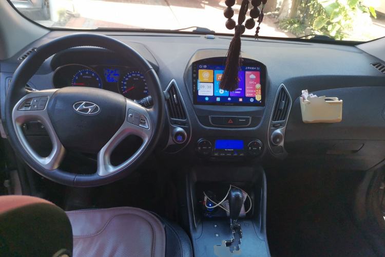Used Hyundai ix35 2015 2.0L Automatic 2WD Smart Type China IV Center Console