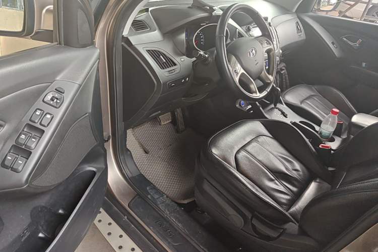Used Hyundai ix35 2015 2.0L Automatic 2WD Smart Version China V Standard Driver Seat