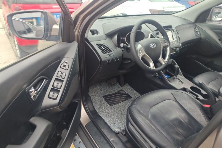Used Hyundai ix35 2015 2.0L Automatic 2WD Smart Version China V Standard Driver Seat