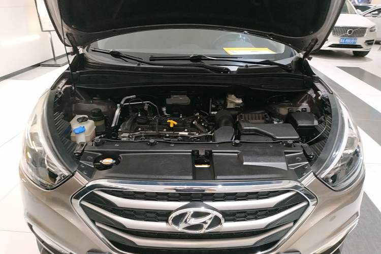 Used Hyundai ix35 2015 2.0L Automatic 2WD Smart Type China IV Engine Bay