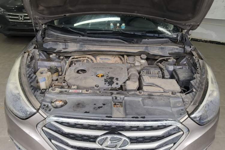 Used Hyundai ix35 2015 2.0L Automatic 2WD Smart Version China V Standard Engine Bay