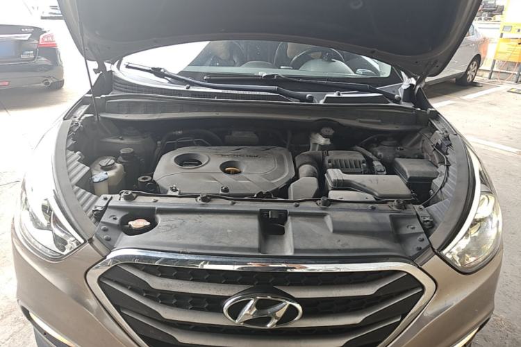 Used Hyundai ix35 2015 2.0L Automatic 2WD Smart Version China V Standard Engine Bay